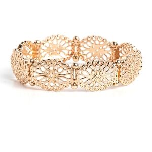 Paparazzi Curly Chic, Gold- Bracelet